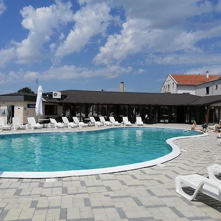 Hotel Euforia Lounge Sabac Bagian luar foto