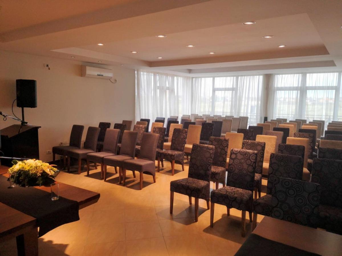 Hotel Euforia Lounge Sabac Bagian luar foto
