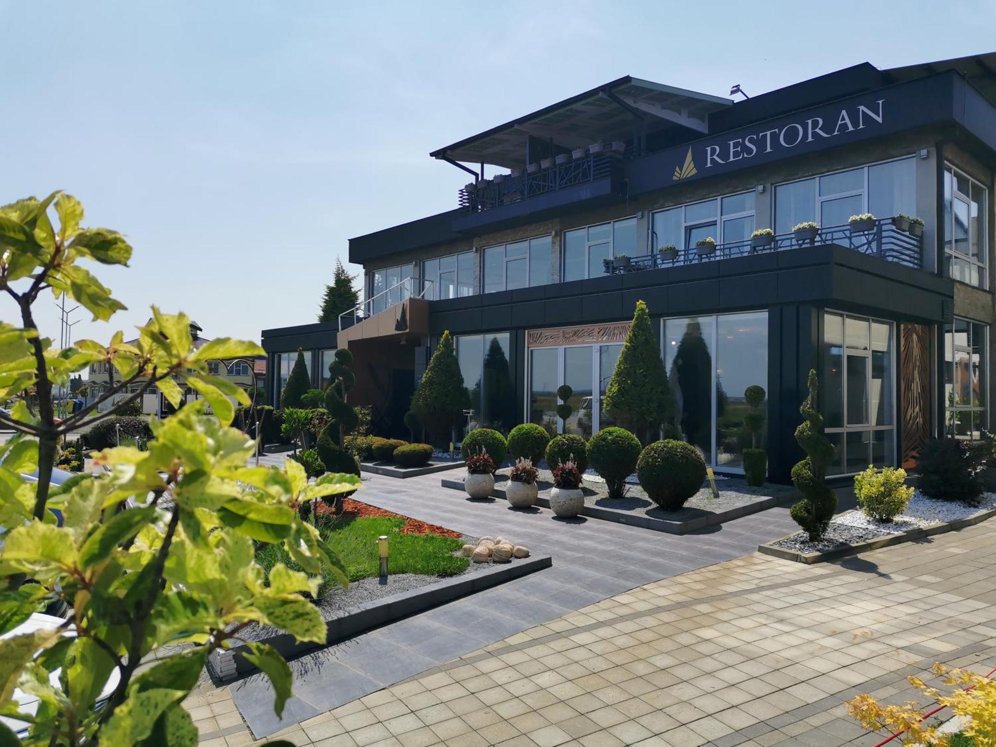 Hotel Euforia Lounge Sabac Bagian luar foto